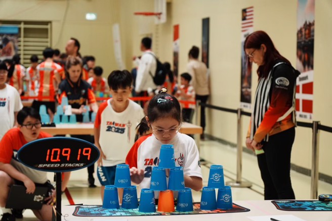 基隆市114年市長盃競技疊杯活動錦標賽14日登場，來自基隆、宜蘭、台北、新北、桃園、新竹六縣市跨越 300 位選手齊聚。(中華競技疊杯活動推行協會提供)