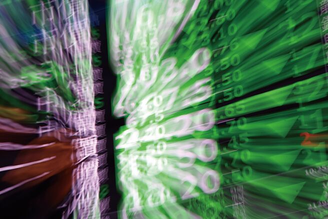 台積電昨日除息行情失靈，新台幣又將迎來升值考驗，為台股多頭行情帶來隱憂，空方氣焰大盛。圖／本報資料照片