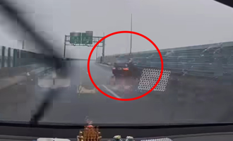 火爆宾士女挑衅特斯拉下秒自撞  车主照片「不是她」网谯翻！