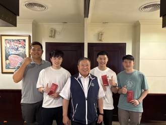 優秀選手為國爭光 宏道基金會董事長林鴻道頒發獎勵金