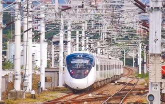 台鐵南勢站行人入侵 遭新自強號撞上 列車延誤