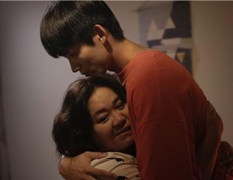 王品澔向媽坦承出櫃！《拜六禮拜》飆戲鍾欣凌逼哭觀眾