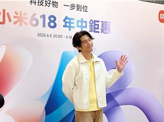 修杰楷砸30萬帶2女離開台灣　賈靜雯獨坐商務艙：她努力工作