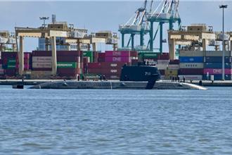 海鲲号高雄港首度自主浮航 将迈向海测阶段