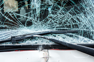 車頂掛「半裸女屍」開3公里！巴西駕駛返家驚覺闖禍 急報警