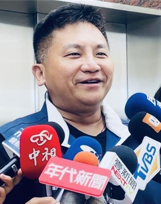 恰吉促成另類藍綠和解？本尊王世堅現身 吳宗憲狂要簽名