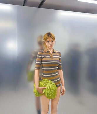 SOMI下衣失蹤挺PRADA