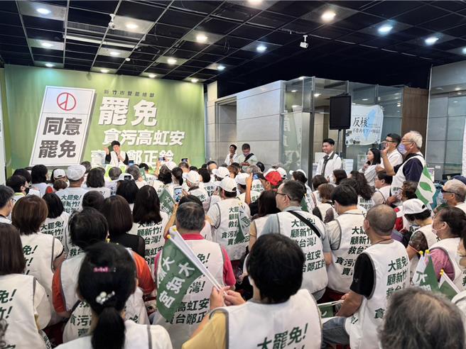 新竹市是全台唯一立委、市長雙罷區域，二階送件查對後未接獲送件通知，14日於民進黨位於新竹市西大路的市黨部成立「新竹雙罷總部」。（王惠慧攝）