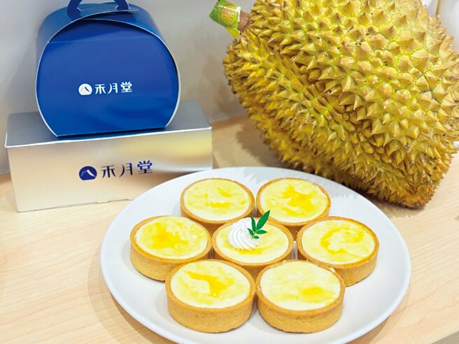 禾月堂推出的「北海道榴槤乳酪塔」，以榴槤作为核心食材，融合北海道进口奶油乳酪，为夏日甜品市场注入崭新风味体验。图／禾月堂提供