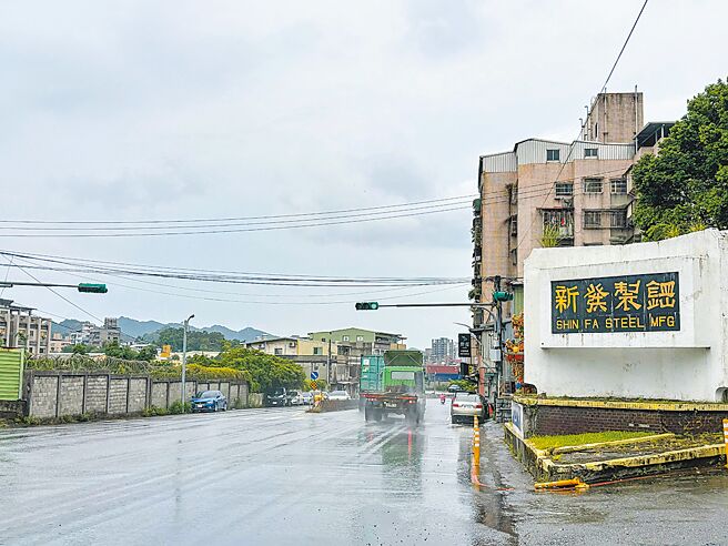 基隆市政府近日核准新发制钢公司提出产业园区申请，将可望结合市府规画的北五堵河谷廊带，形成新兴的产业聚集地。（张志康摄）