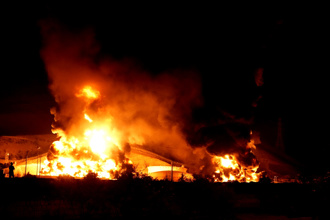 影》火燒德黑蘭！以空襲伊朗國防部、燃料庫 總理：打擊所有目標
