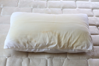 男生睡的枕頭、床單超黃 醫曝原因：不是沒洗澡