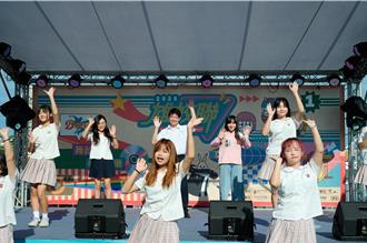 超嗨青春趴！「雄校聯」社團成發會  1.5萬人擠爆駁二