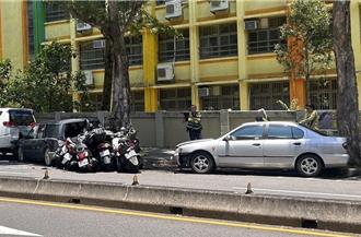 士林區轎車煞車失靈  擦撞12輛汽機車