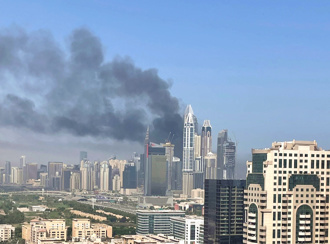 影》杜拜67層摩天高樓陷火海狂燒 3800人急撤