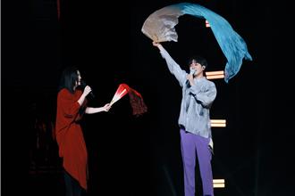 徐佳瑩演唱會讓吳青峰喊「遺憾」　大跳扇子舞：回去跟Jolin學