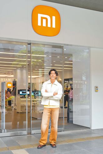 修杰楷花30萬帶娃出遊 只讓賈靜雯坐商務艙