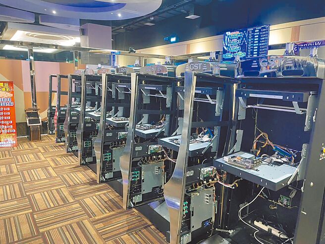 桃园市芦竹区知名商场内藏有赌博电子游戏场，业者2021年曾被警方破获，但法院认为检方举证不足判无罪，业者重起炉灶，警方日前再度查缉，查获251台各式机台。（翻摄照片／赖佑维桃园传真）