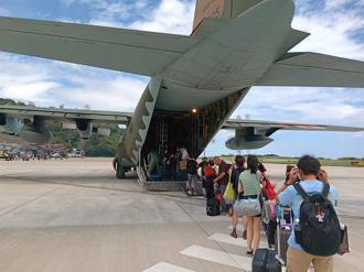 空军驰援马祖疏运 缓解交通负荷