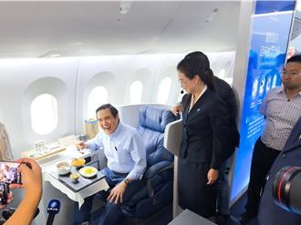 馬英九稱直航「小弟有貢獻」廈航董座笑回：您幹久一點就好