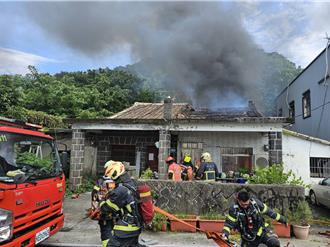 八里民宅疑似瓦斯氣爆   屋主燒燙傷送醫