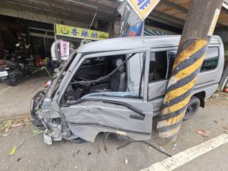 新店無照男清晨駕車遇「黑影」 失控自撞電桿爆頭濺血送醫