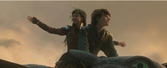 《驯龙高手》首周票房称霸全球 梅森塔姆斯身手惊艷特技团队