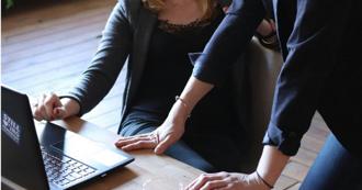 前輩頻酸「上班沒帶腦」新鮮人懷疑人生：該怎麼應對？