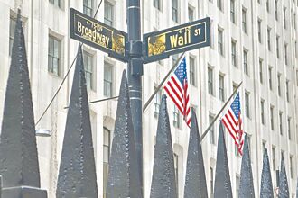 華爾街與川普動盪的相生相剋