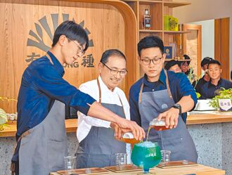 坪林有种茶开张 侯力挺青农