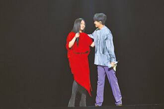 徐佳瑩揪合唱吳青峰挨整跳扇子舞