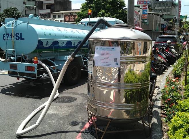 供水站及水車示意圖。（新北市水利局提供）