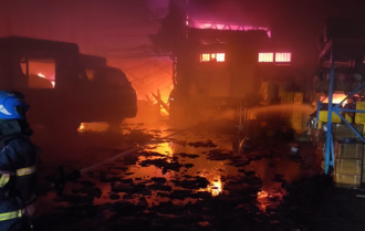 新北树林回收站凌晨大火！延烧逾千平方公尺 惊悚画面曝光