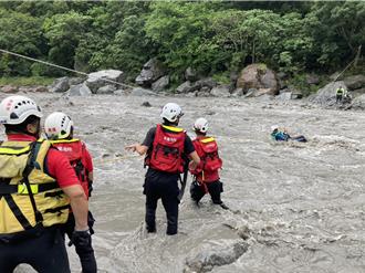 扇子溪5人團探險遇暴雨受困 宜消驚險橫渡救援