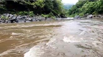 烏來釣客受困對岸 新北消防協助脫困