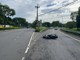 76歲婦鬼切上國道！ 雙載機車遭撞擊倒地釀2人傷