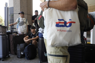 以伊火拚》撤僑剩陸海可行 2國罕見開放通關！首批航班抵歐