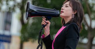 孙俪收工回家「秒变大嗓门」 老公邓超耳朵崩溃：没人要听！