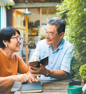 法巴人壽推二年期雙幣分紅保單 強打新台幣、美元兩幣別