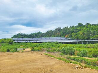高雄 和山光電場把山變禿頭 居民嗆圍場
