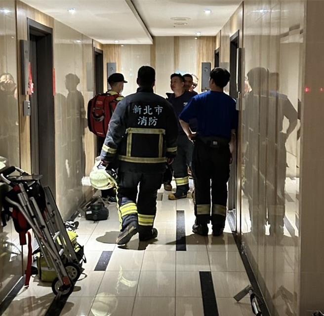 泰山區信華六街某社區今（17）早10時傳出家暴，警方通報消防隊前往救援。（警方提供）