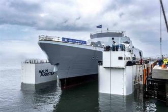 英海軍首艘31型巡防艦「冒險者號」下水