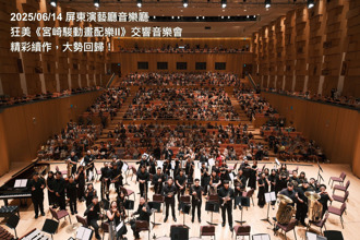 氣到手抖！屏東演藝廳大媽死不入座館方無作為 狂美指揮怒：不會再來