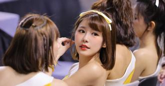 啦啦队女神陈波波悄换座驾「接送情」　比利化身专属暖男