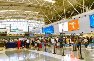 谢金河曝同学去英国玩 却从北京转机！不只3大好康 还暗示陆惊人景象