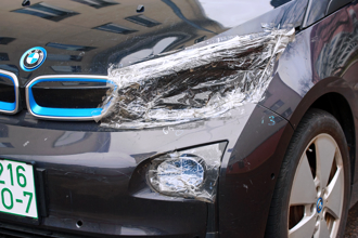 少年騎士猛撞雙B車！滿頭鮮血憂賠償金 董事長1舉動眼眶紅了