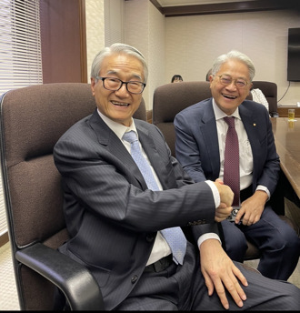 新光三越日方卖股 吴东亮抢输「恐沦打工仔」 吴东进大反击