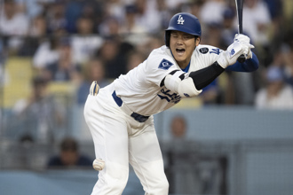 影》大谷翔平挨觸身球！道奇球迷暴動 總教練竟被趕出場