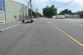 沙鹿恐怖車禍  無照重機逆向擦撞機車  騎士摔落重創不治