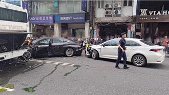 78岁翁驾车「暴衝酿8伤」已出院　警将传唤到案说明